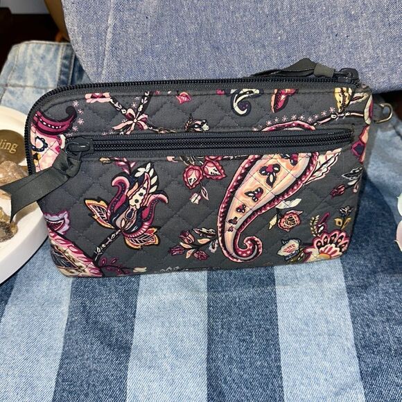 VB Felicity Paisley Gray Pink White Fuchsia Quilted Floral Zip Wristlet Wallet - Picture 2 of 12